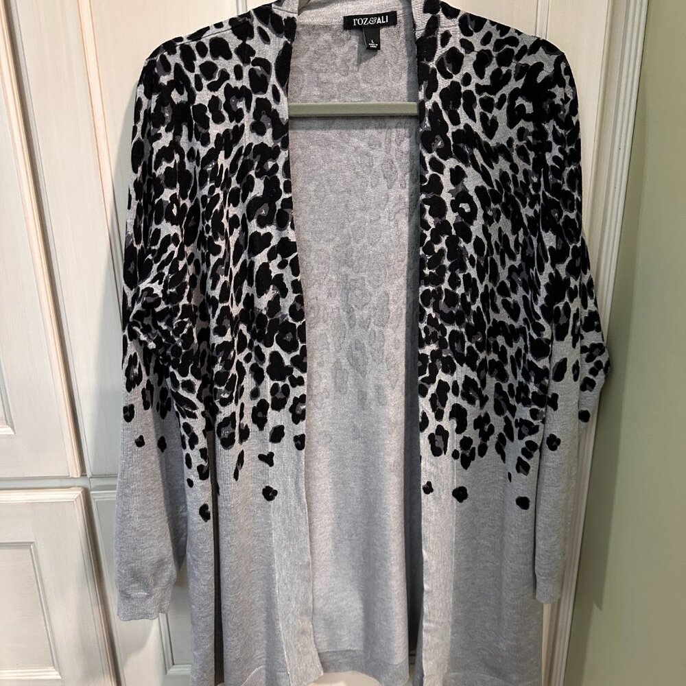 Roz & Ali women’s large grey/black leopard print cardigan